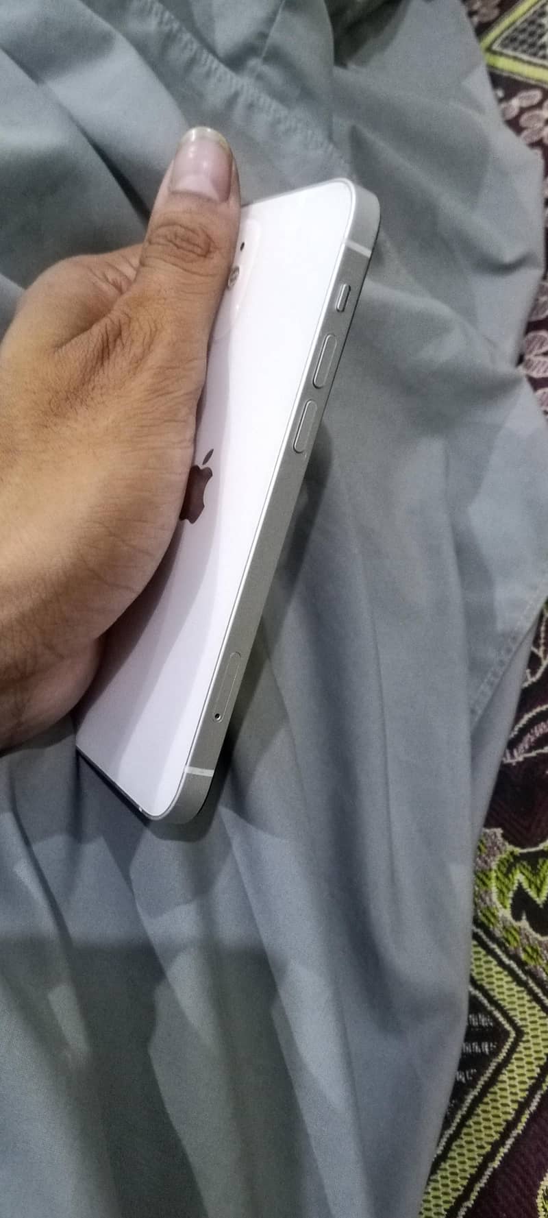 Apple iPhone 12 3
