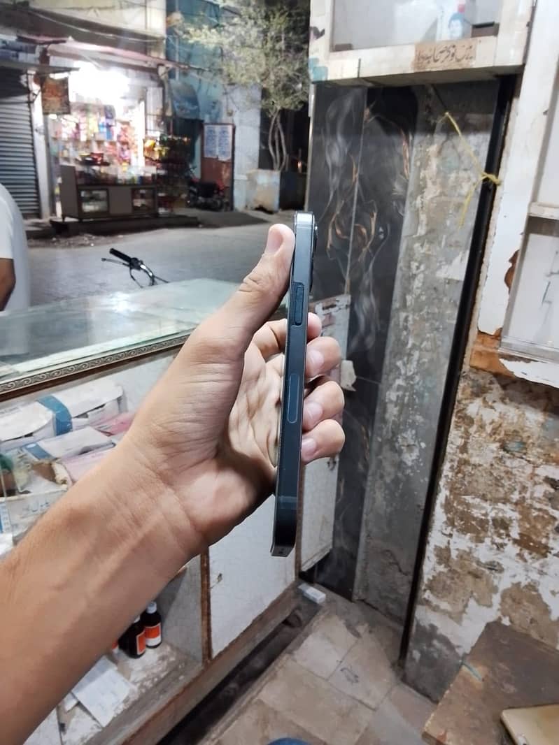 iPhone 13 1