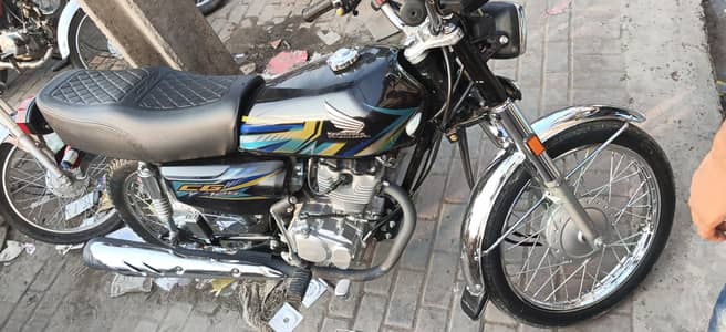 Honda 125 1 month use huwa only 30 din pehly leya ha slip b hay