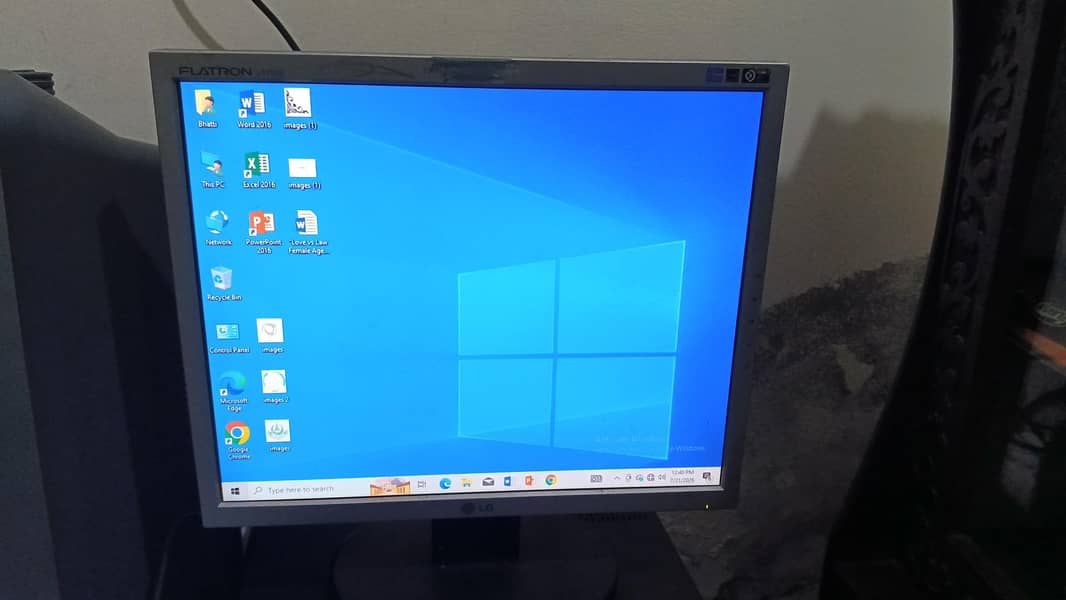 computer with accessories 0