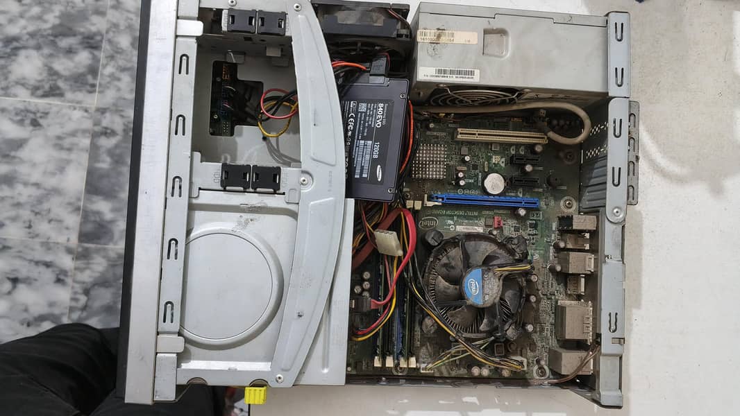 computer with accessories 1