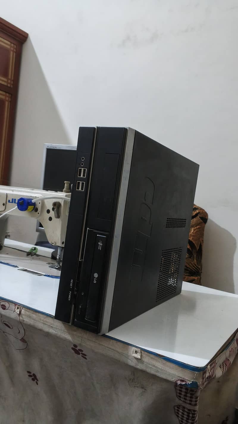 computer with accessories 3