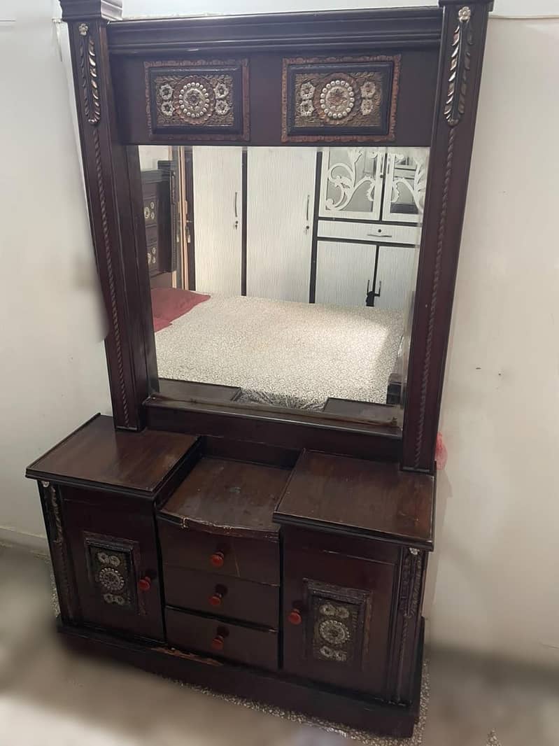 bed , 2 tables , dressing table 1