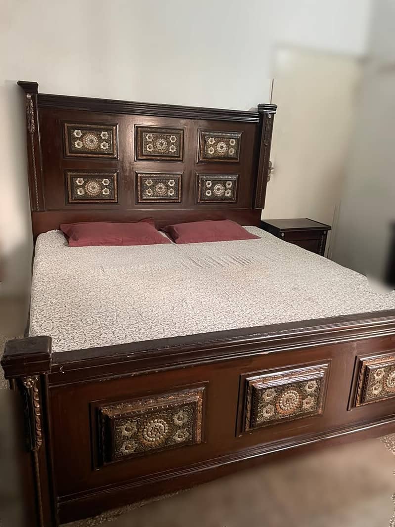 bed , 2 tables , dressing table 2