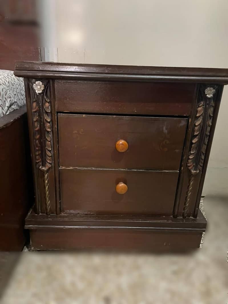 bed , 2 tables , dressing table 3