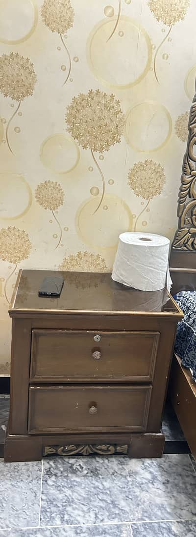 King size Bed with one side table for sale in good condition