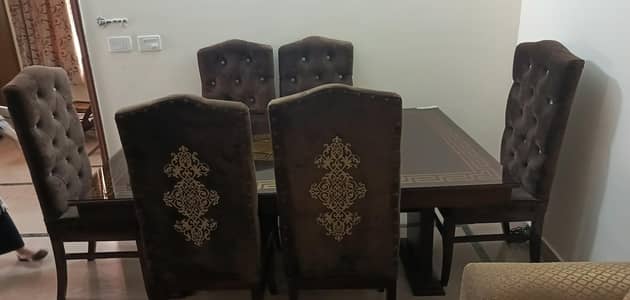 6 Seats dining table