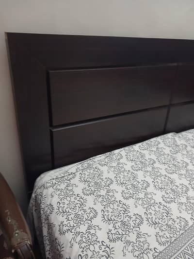 bed king size without metress,2 door almira dressing table