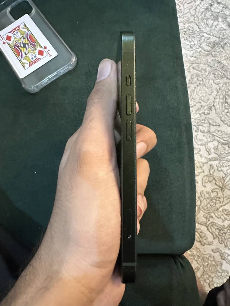 Apple iPhone 13 4