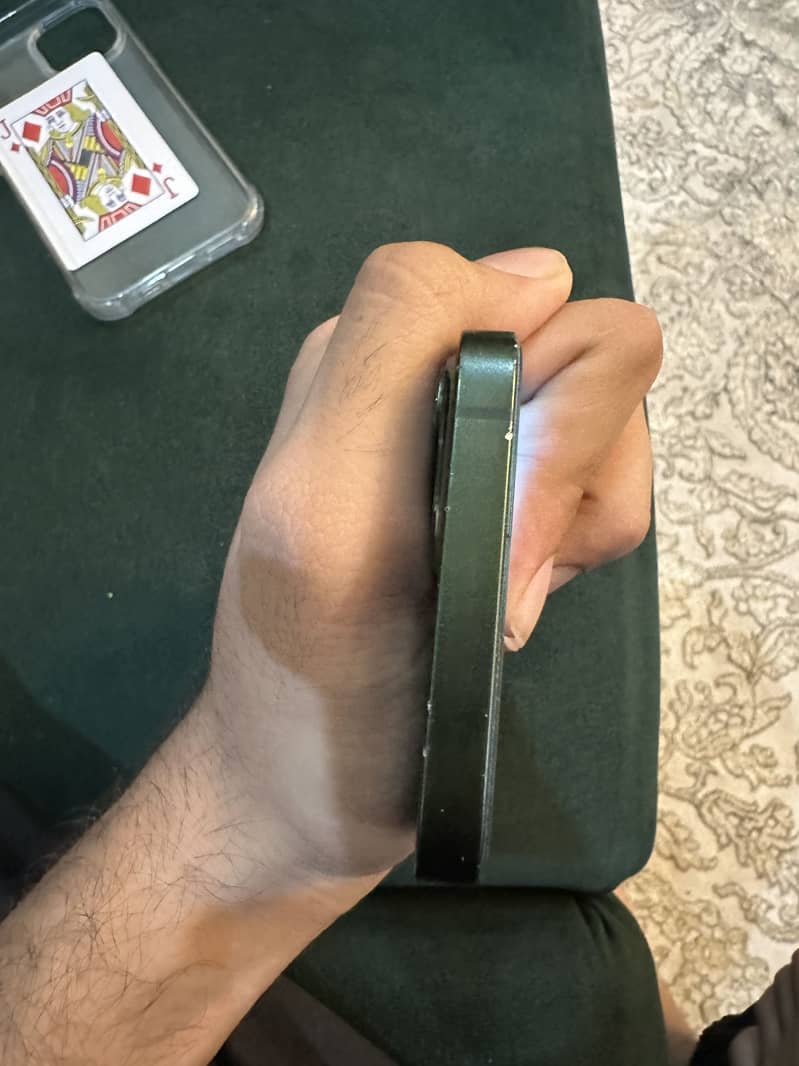 Apple iPhone 13 5