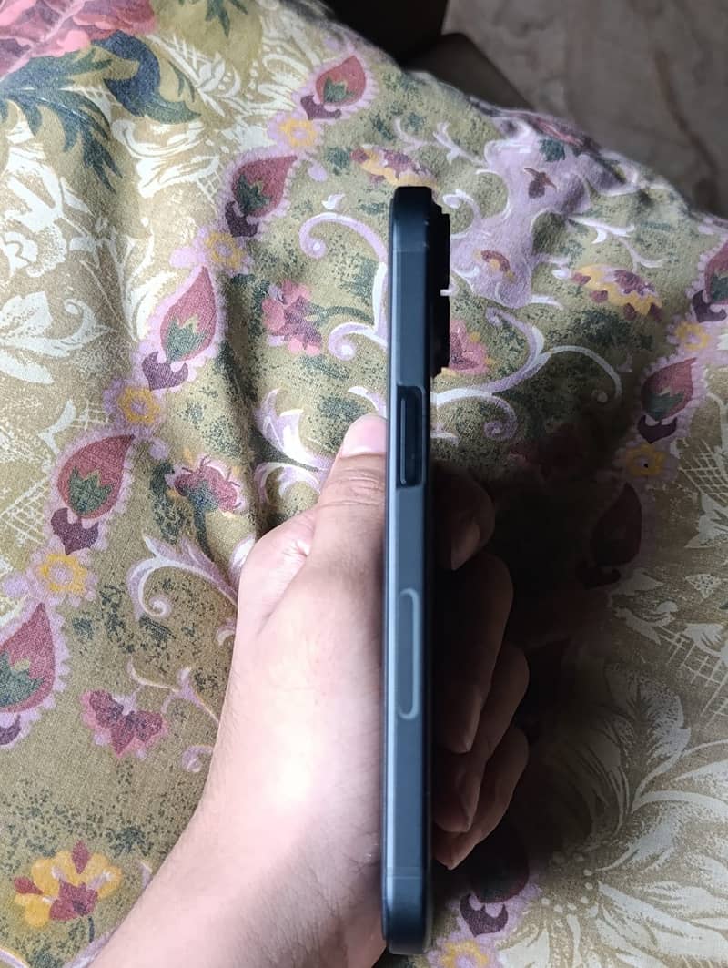 Apple iPhone 15 3