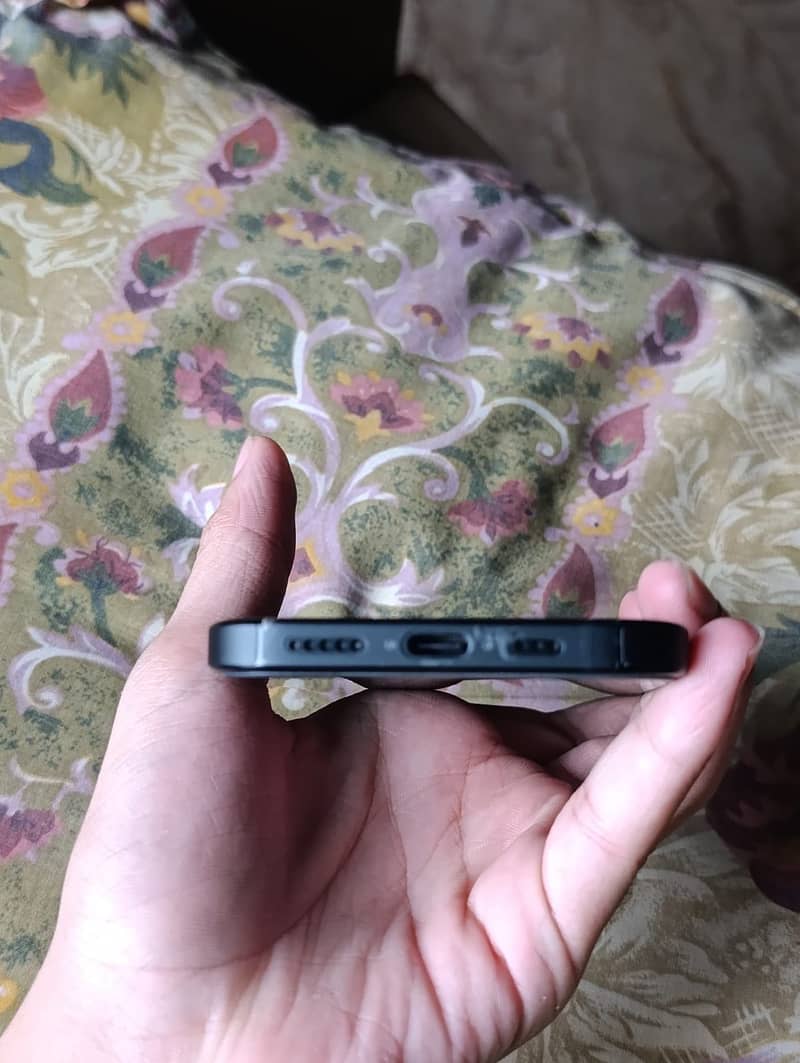Apple iPhone 15 4