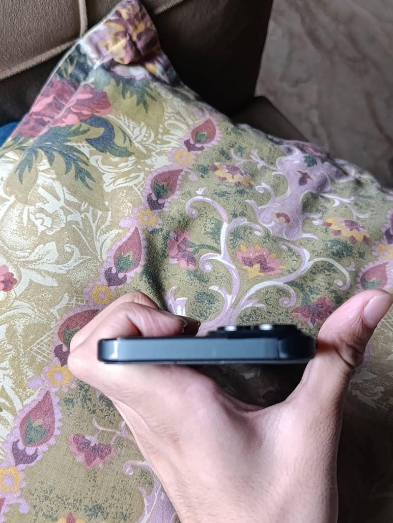 Apple iPhone 15 5