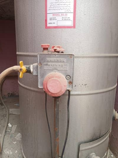Classic Gold Geyser | Good Condition
