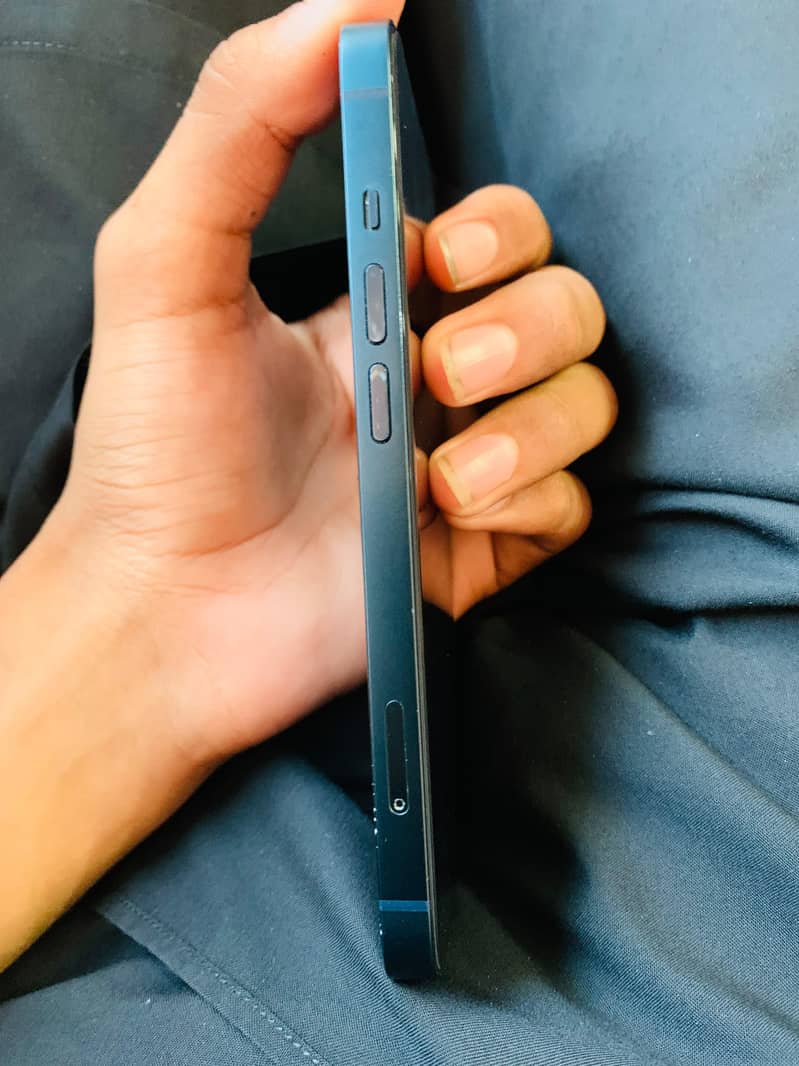 Apple iPhone 13 2