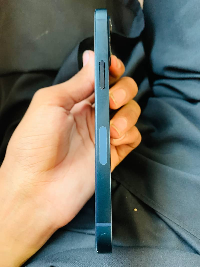 Apple iPhone 13 4