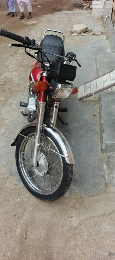 Honda 125 2022 red color