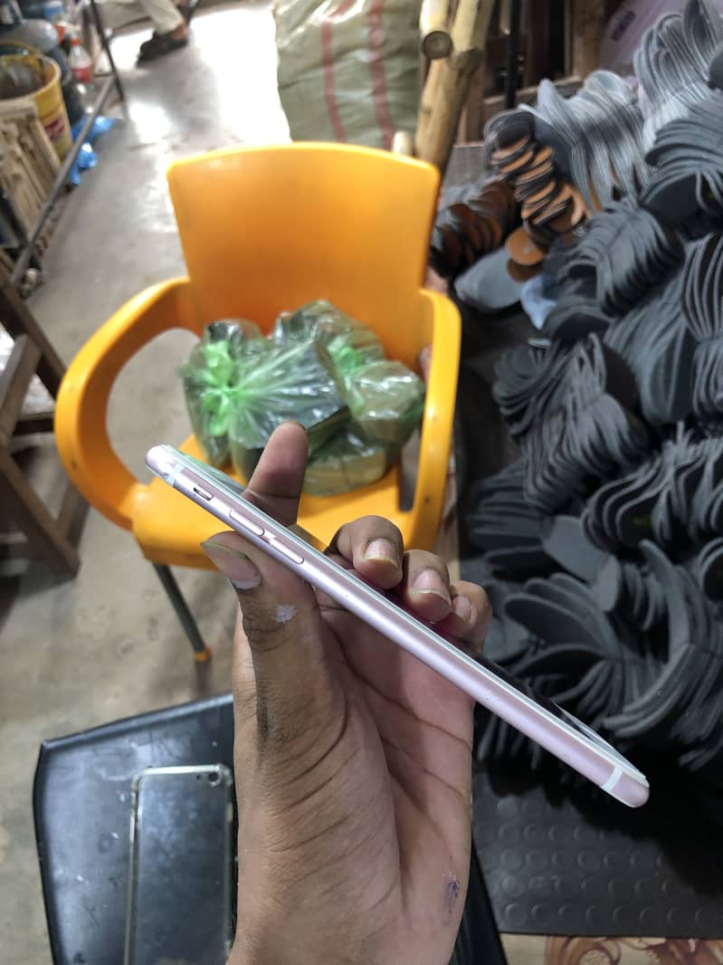 Apple iPhone 6S Plus 4