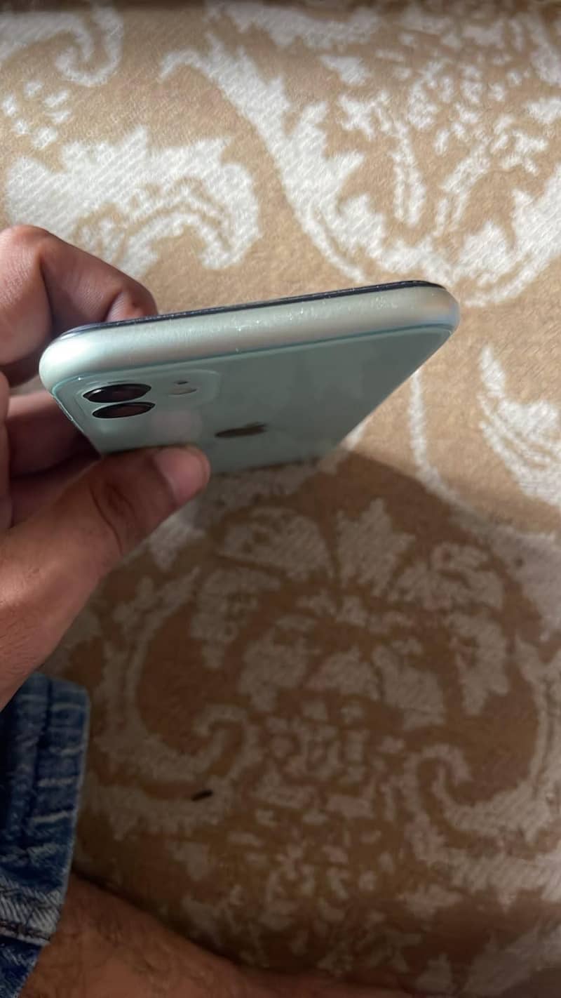 Apple iPhone 11 0
