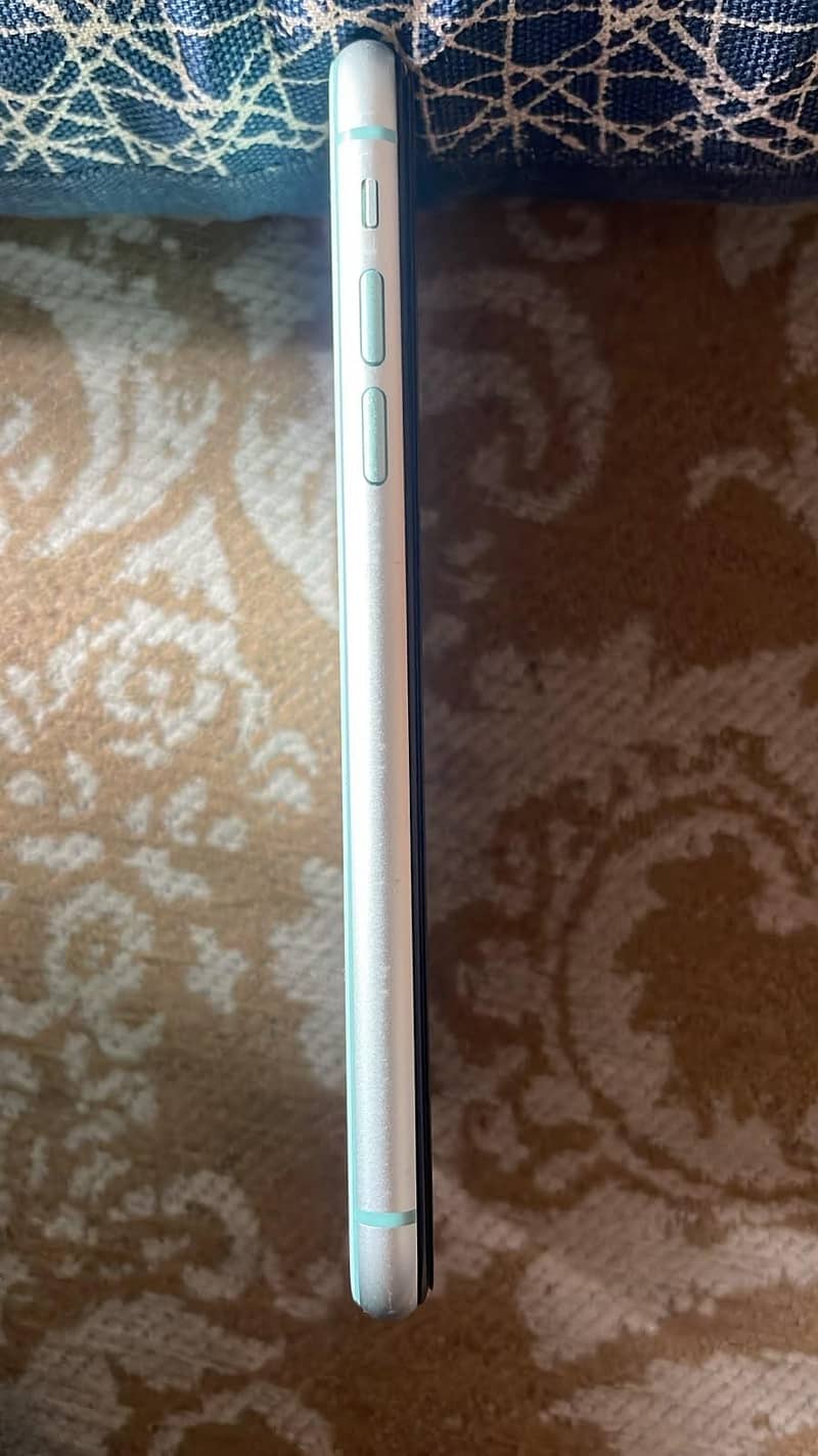 Apple iPhone 11 3