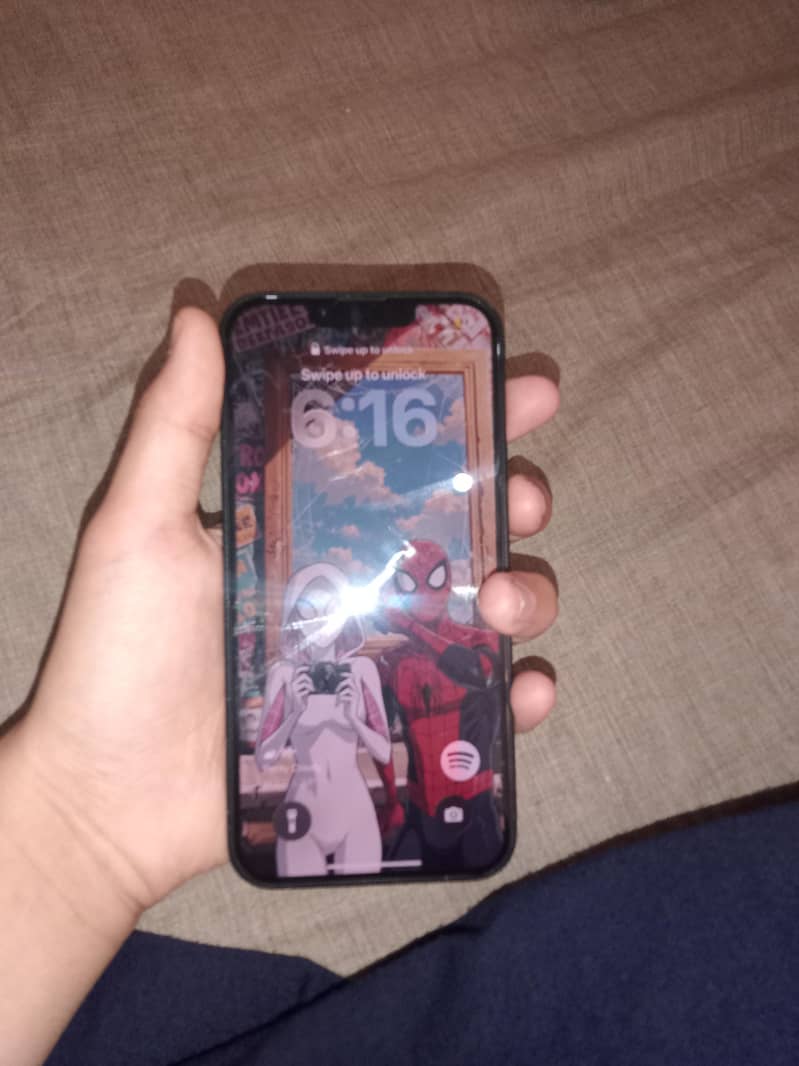 Apple iPhone 16e 1