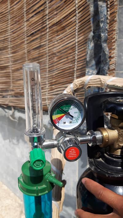 [oxygen cylinder 10Liter with trolley ]