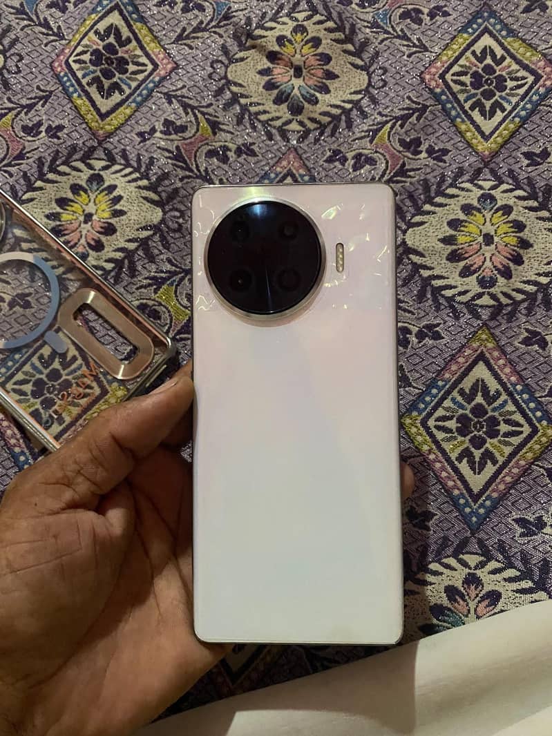Tecno Spark 20 Pro Plus 2