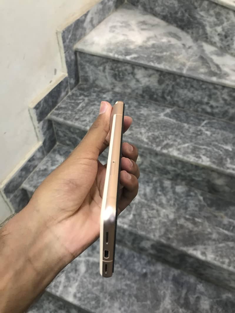 Google Pixel 8 4