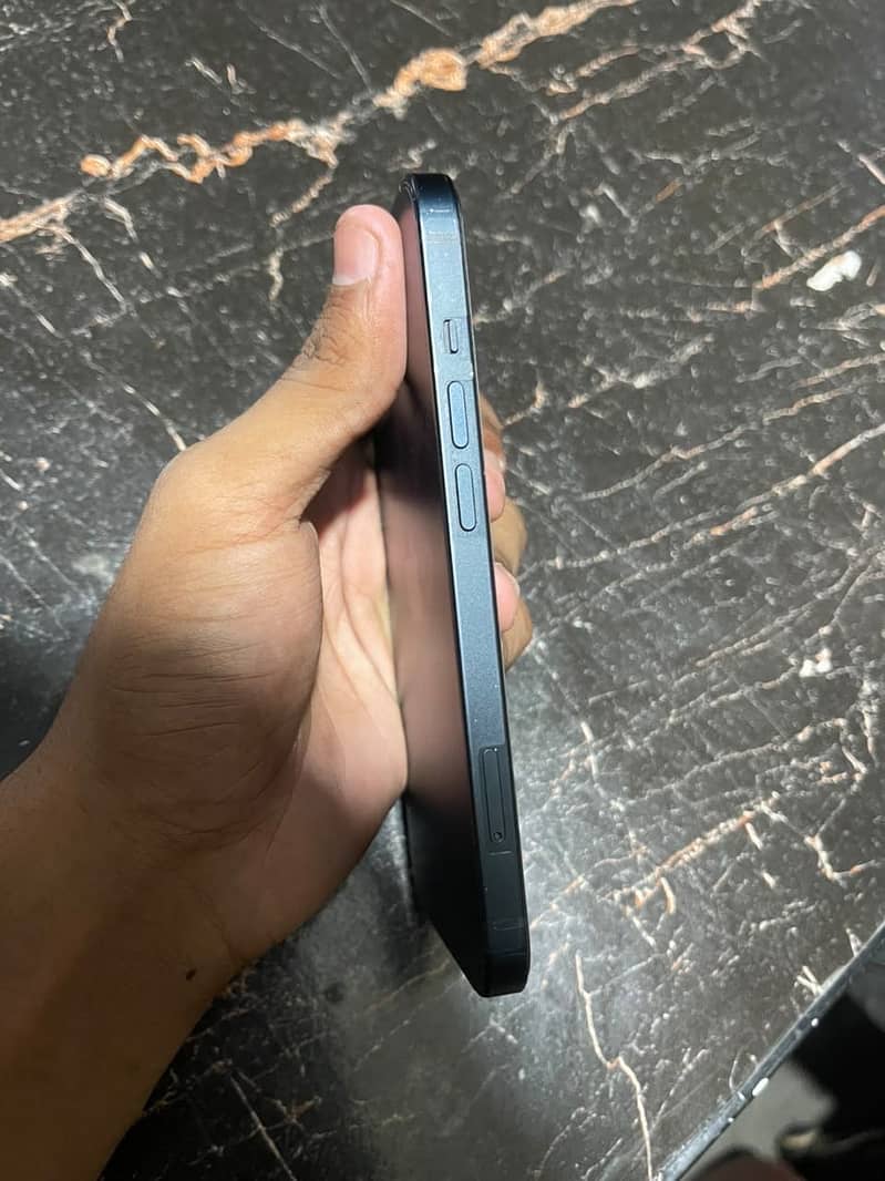 Apple iPhone 13 2