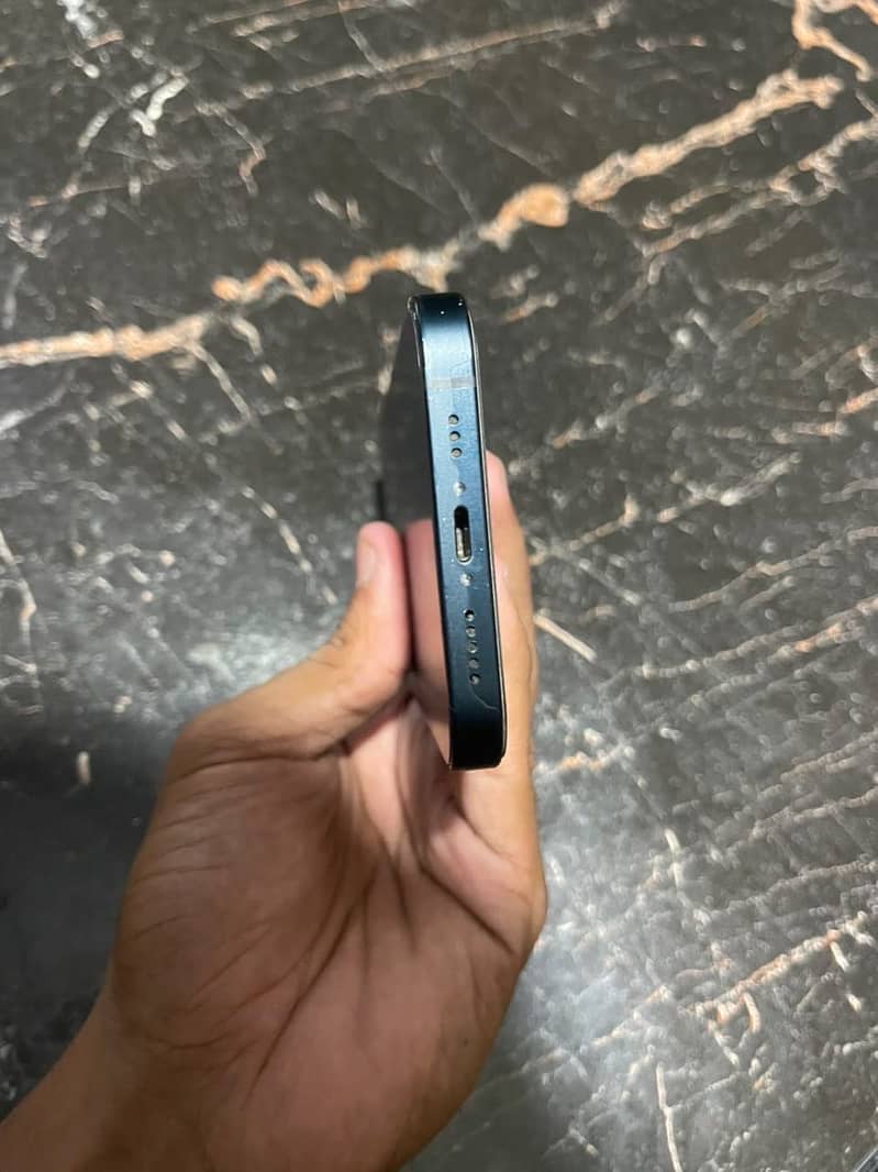 Apple iPhone 13 4