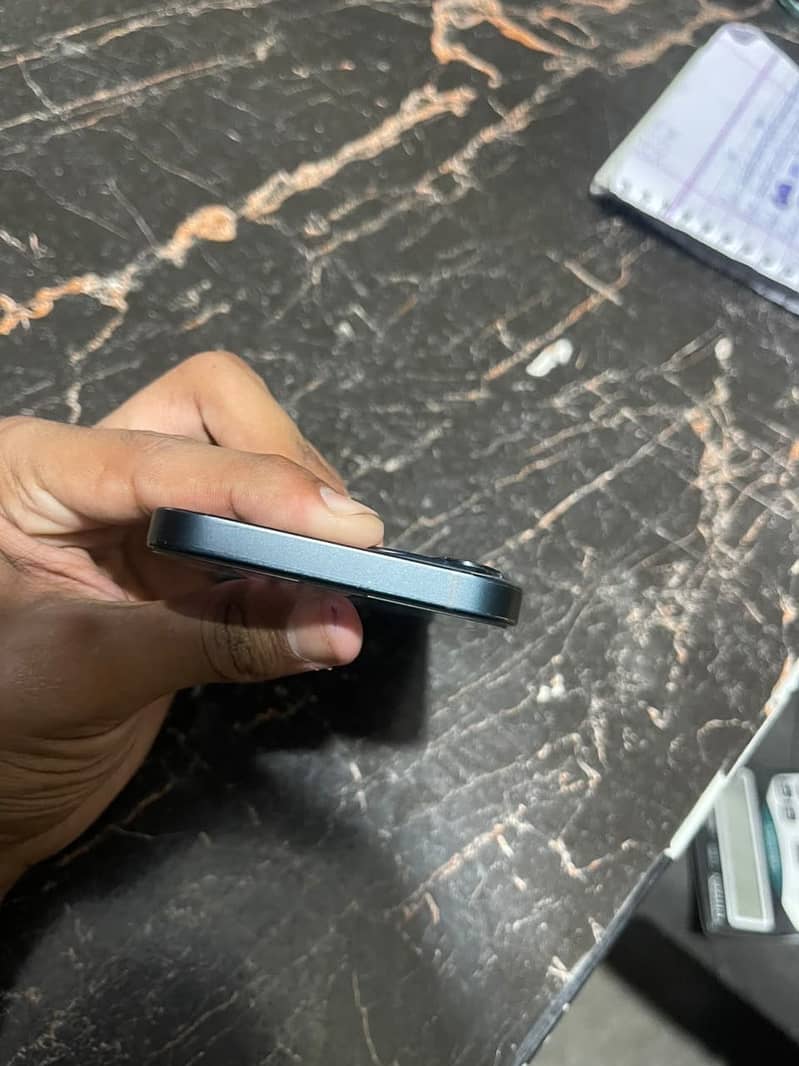 Apple iPhone 13 5