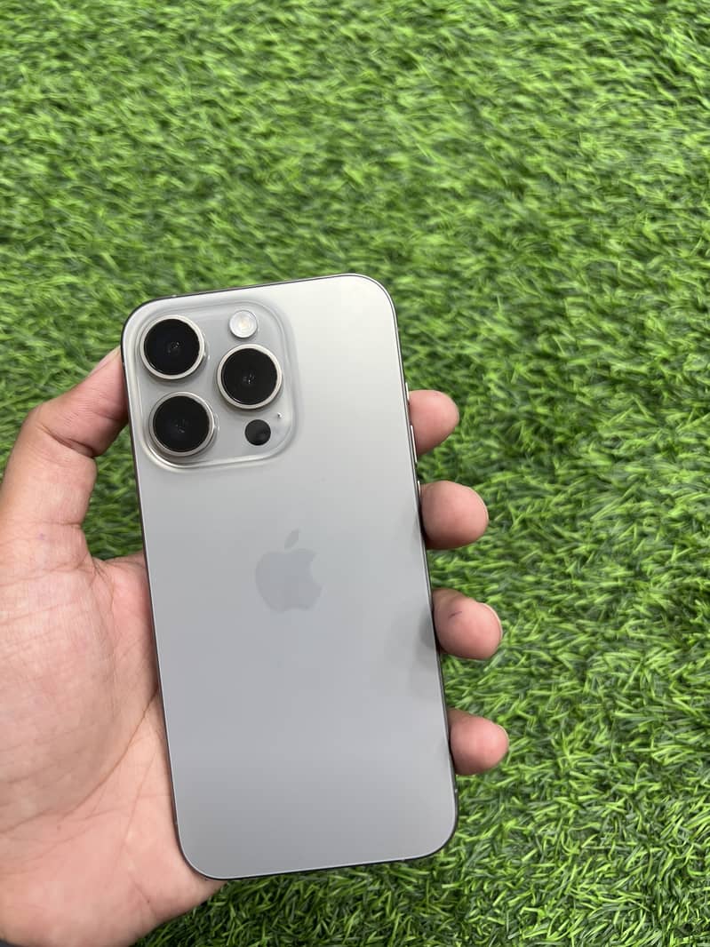 Apple iPhone 15 Pro 0