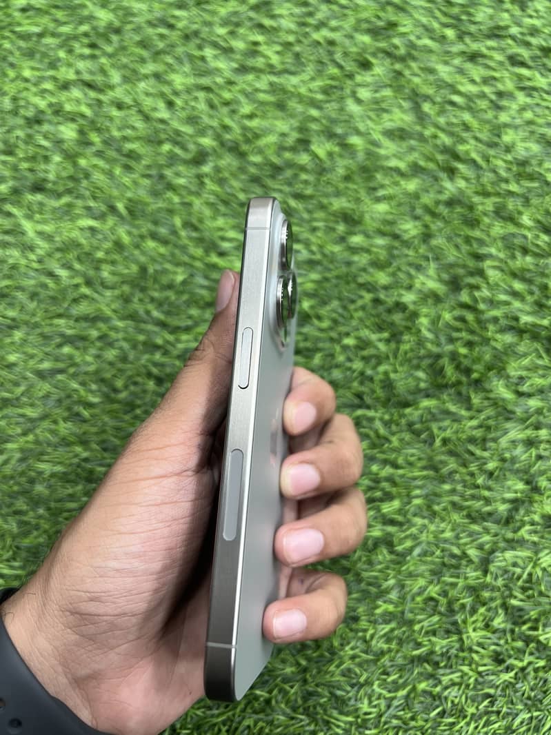 Apple iPhone 15 Pro 1