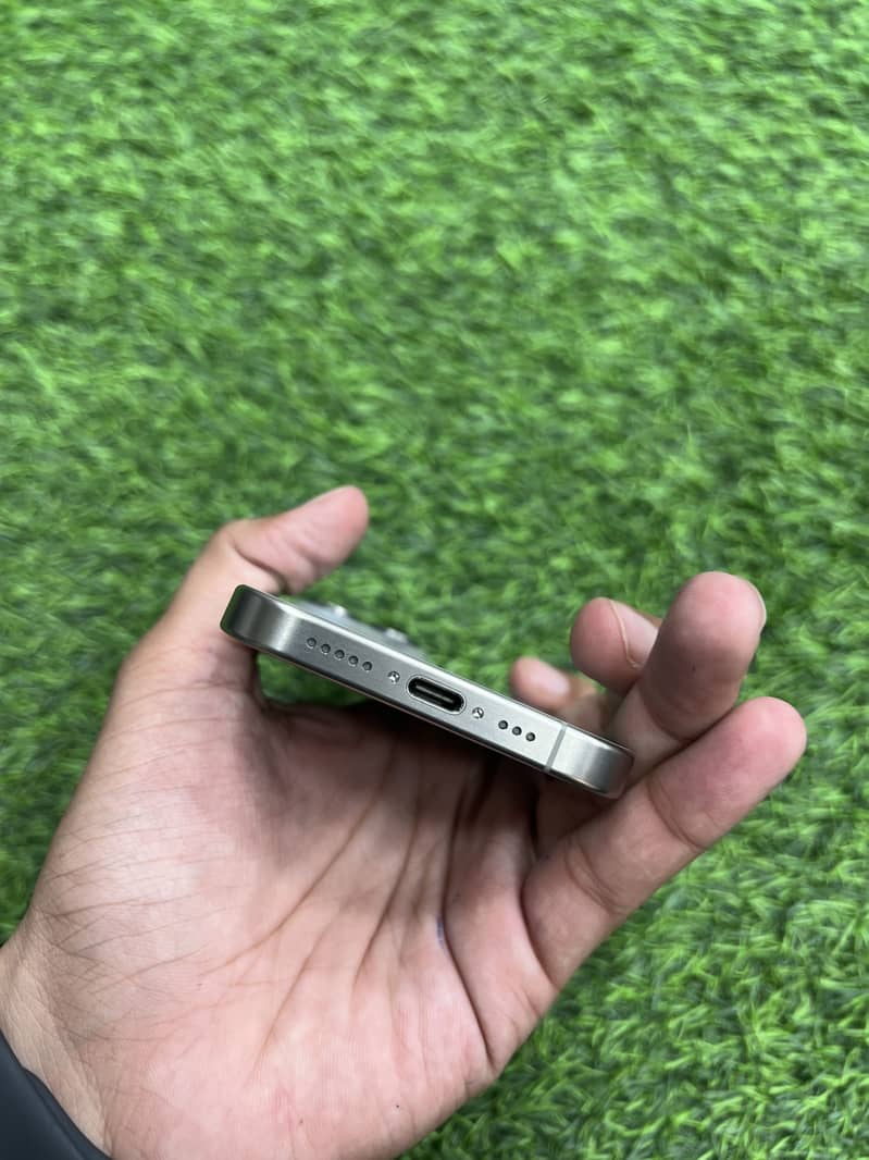 Apple iPhone 15 Pro 3