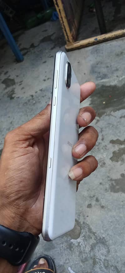 Sharp Aquos R3 6.128 All ok hai chlta b thk hai panel gir k tut gya