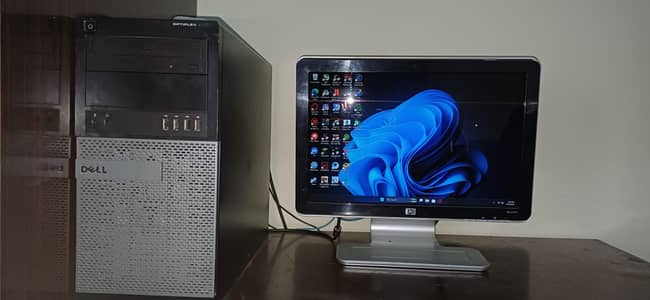 Dell Optiplex 7020 Mini Tower with monitor
