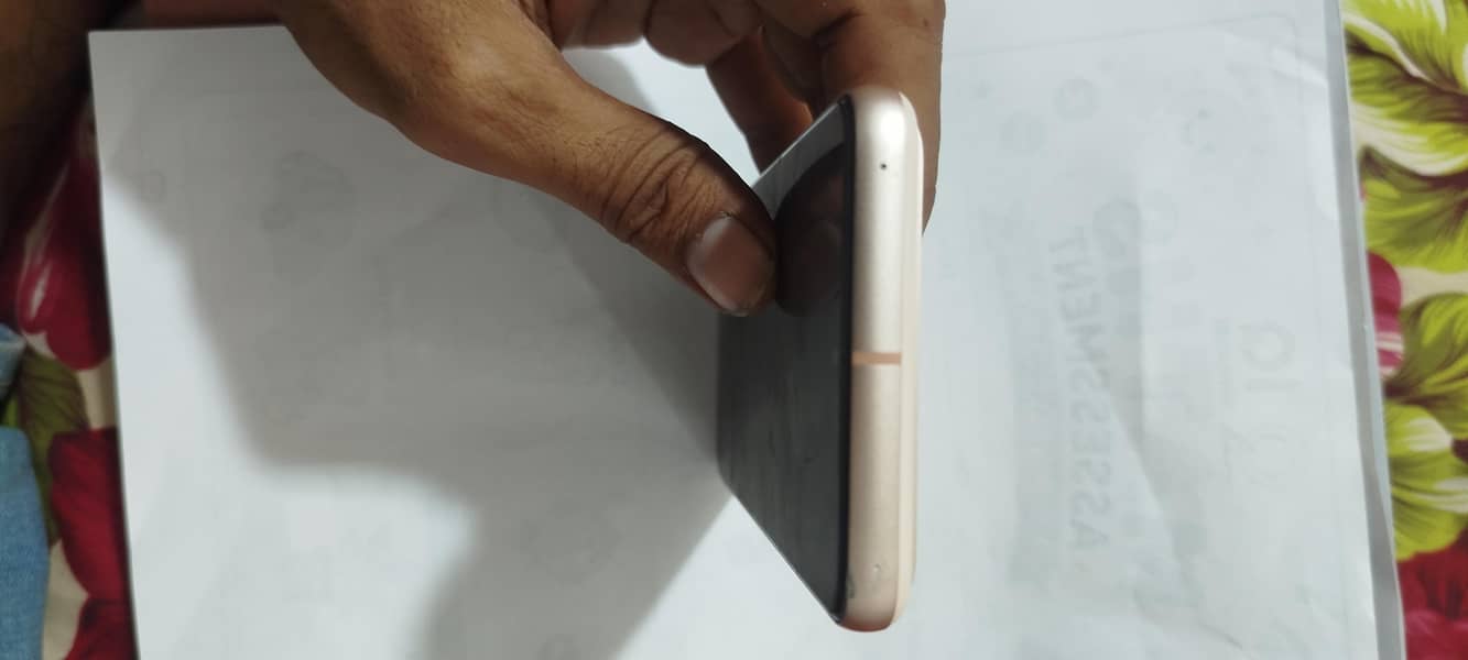 Google Pixel 8 4