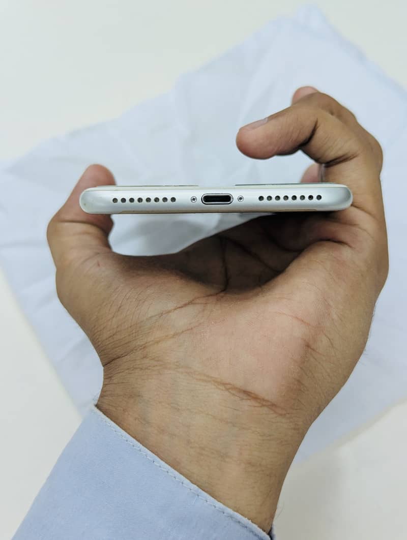 Apple iPhone 7 Plus 2