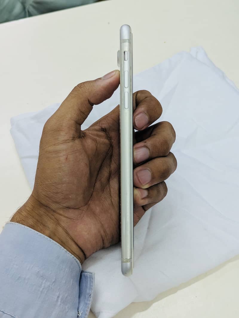Apple iPhone 7 Plus 4