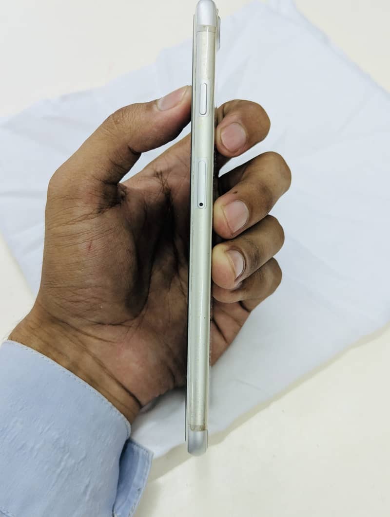 Apple iPhone 7 Plus 5