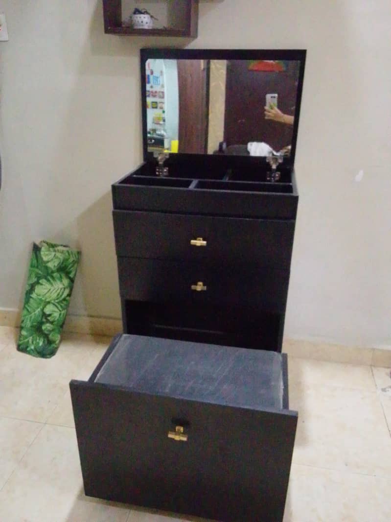 folding dressing table 3