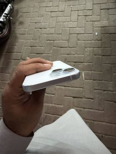 Apple iPhone 15
