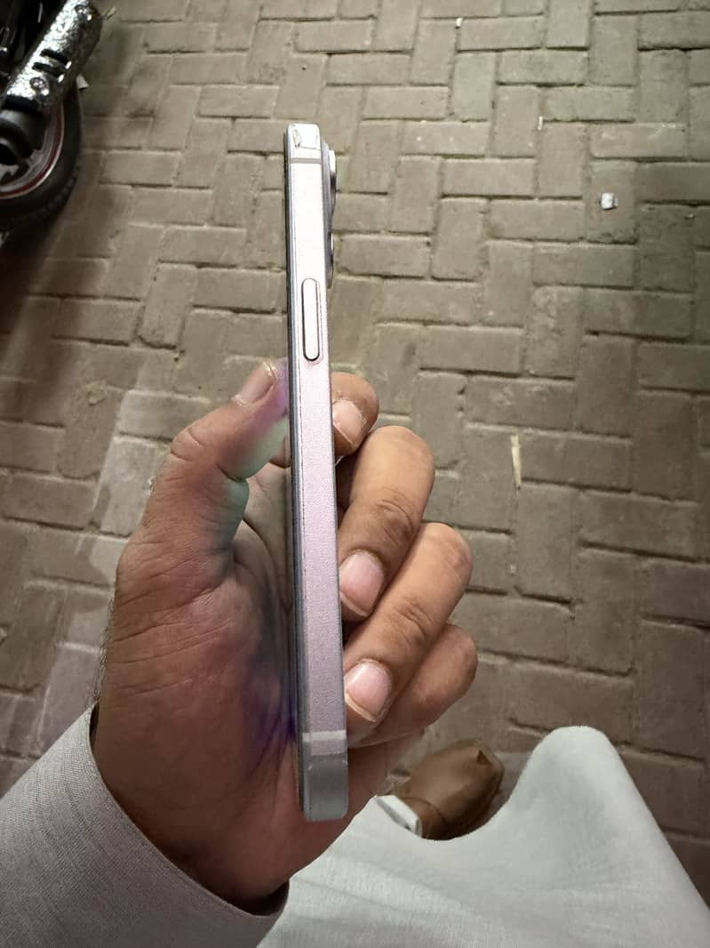 Apple iPhone 15 4