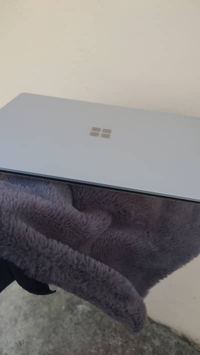 10/10 condition Microsoft Surface 2 / 16gb / 500Gb