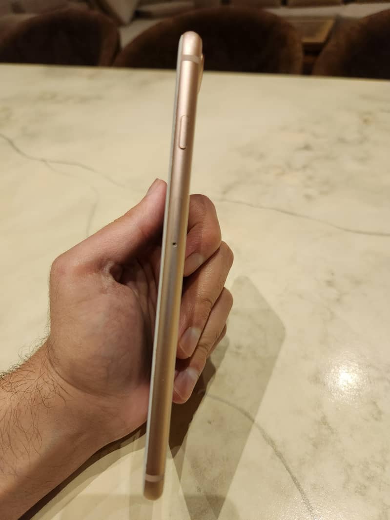 Apple iPhone 8 Plus 4