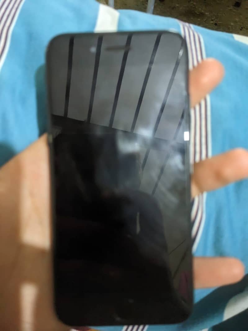 Apple iPhone 7 0