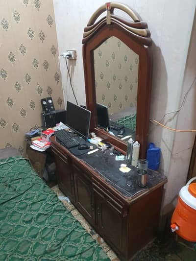 Dressing best wood ki bni hoi hy