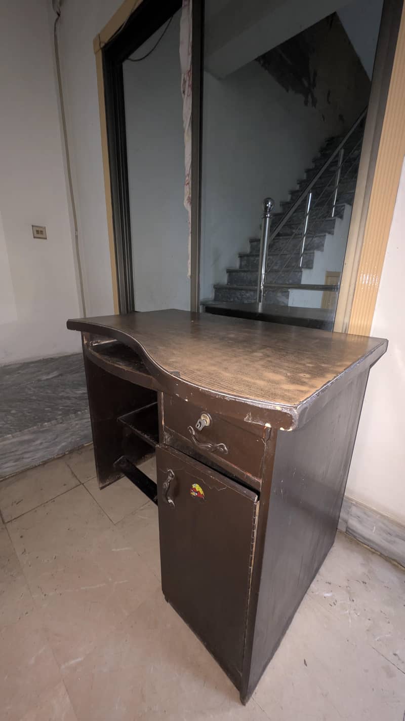 Computer Table 1