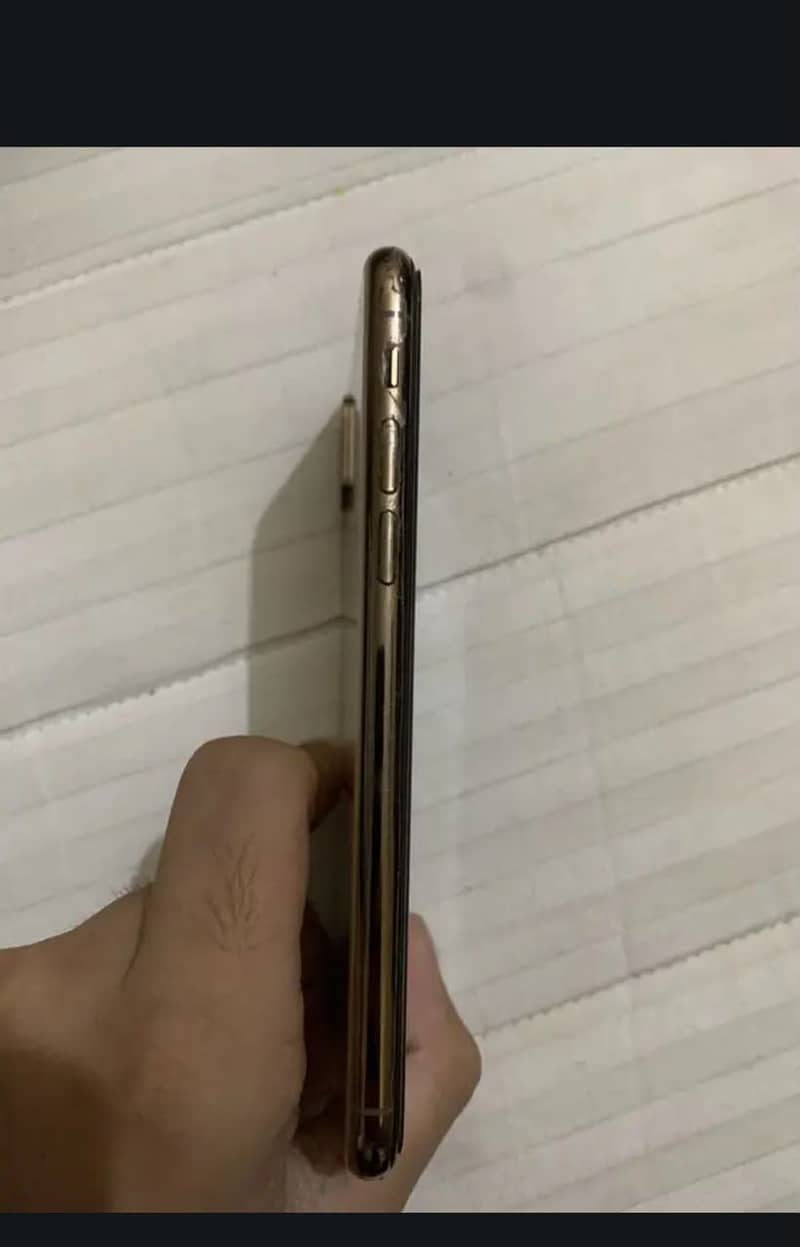 Apple iPhone XS 1