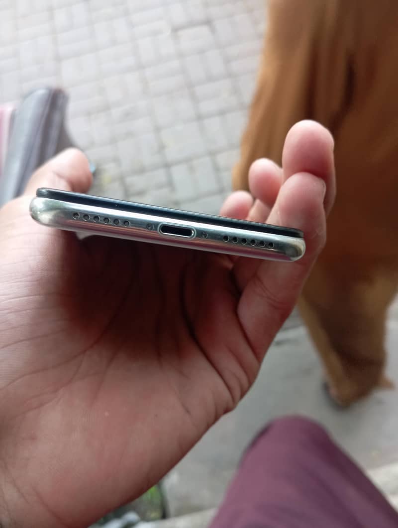 Apple iPhone X 3